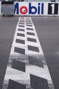 405px-Start-Ziellinie_Hockenheim